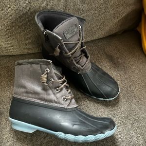 Wonens Sperry boots 9